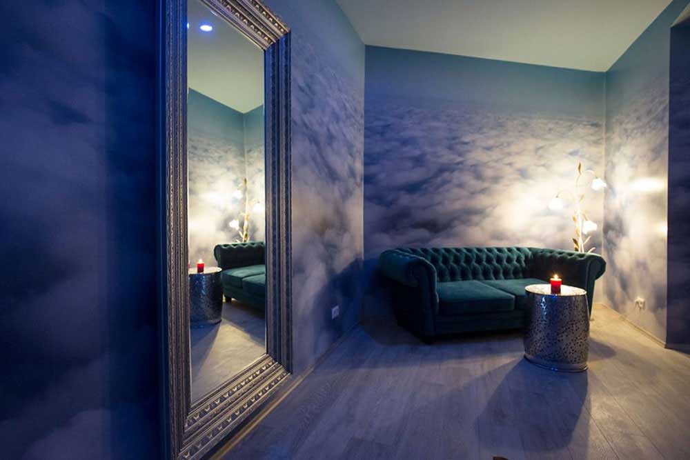 Wellness-Atmosphäre und warme Farben im Studio Köln-Nippes