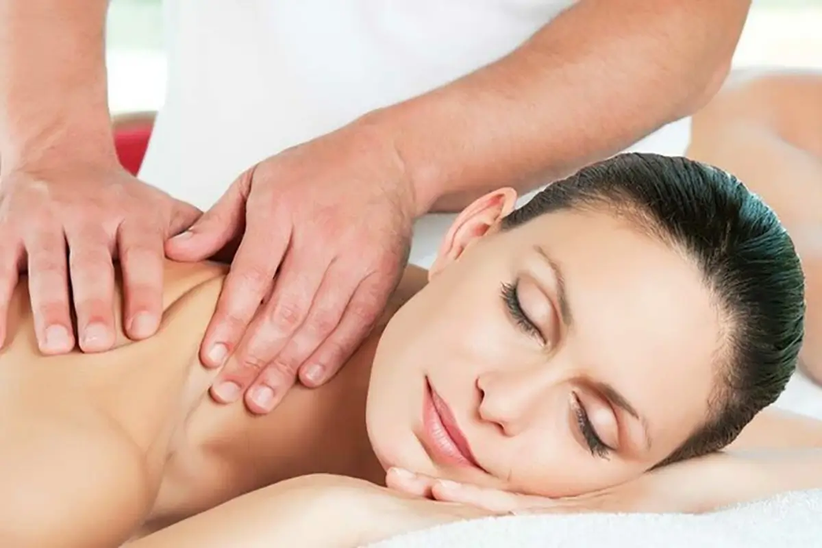 Erfreuliche erotische Massage endet mit Orgasmus